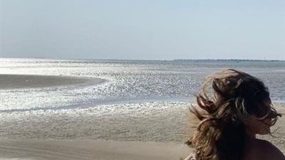 شيرى عادل توجه نصيحة لمتابعيها من أمام البحر