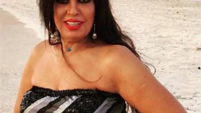 فيفى عبده بإطلالة شبابية فى أحدث ظهور لها