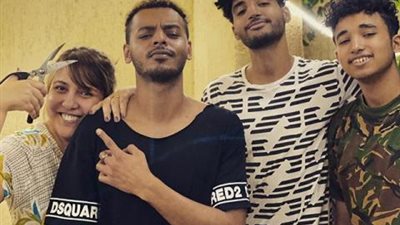 شاهد.. مي كساب تسخر من شعر زوجها ”أوكا” بسبب كورونا