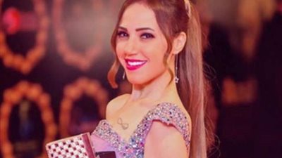 إيمى طلعت زكريا تنشر صورة لوالدها برفقة سمير غانم وتعلق : انتهى زمن الكوميديا