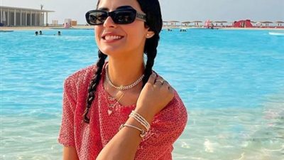 ريهام أيمن بإطلالة صيفية مميزة من على البحر