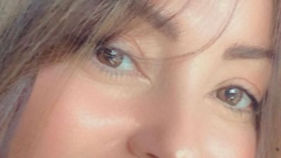 بالكمامة .. نرمين الفقى تداعب جمهورها بصور مثيرة