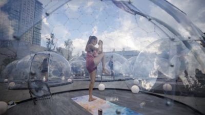 «مارس رياضتك داخل فقاعة».. «جيم» بكندا يتبع إجراءات وقائية مبتكرة