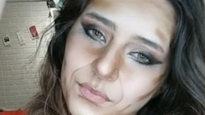 «مش هتقدر تفرق بينهم».. فتاة تقلد نيللى كريم في مسلسل «بـ 100 وش»