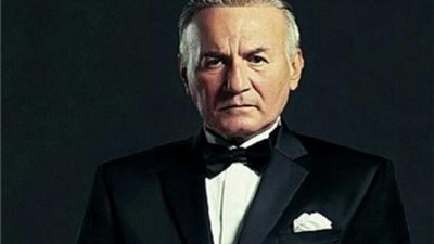 ”فنان بدرجة طبيب عشق الموسيقى والتمثيل”.. محطات في حياة برنس السينما المصرية عزت أبو عوف في ذكراه الأولي