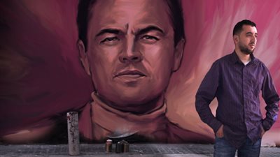 (حوار) أول عربي يدخل سينما هوليوود لـ ”الموجز”: هذه قصة حياتي مع فن الأفيش