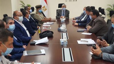 كواليس توقيع عقد تنفيذ توصيل التيار الكهربائي بشرق العوينات