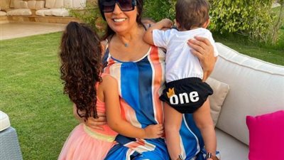 تيته حلوة.. فيفى عبده تحتفل بعيد ميلاد أحفادها