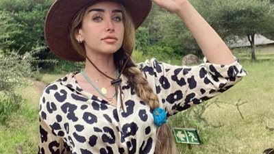 هنا الزاهد تجذب أنظار جمهورها بفستان لامع