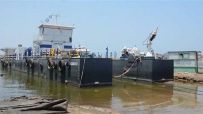 الكراكة ”تحيا مصر” تبدأ فى تكريك الرمال السوداء بكفر الشيخ