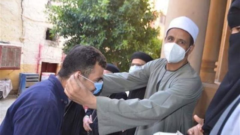 أمام مسجد