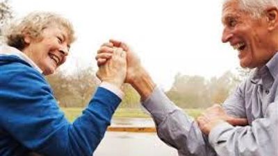 دراسة توضح عمر السيدات أطول من الرجال.. اعرف السر