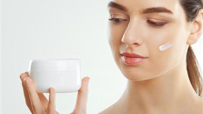 بخطوات بسيطة .. طرق العناية بصحة بشرتك خلال فصل الصيف