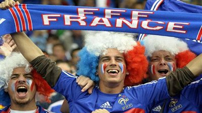 جماهير فرنسا تحتشد خارج ملعب ”أليانز آرينا” استعدادا لمواجهة إسبانيا في نصف نهائى يورو 2024