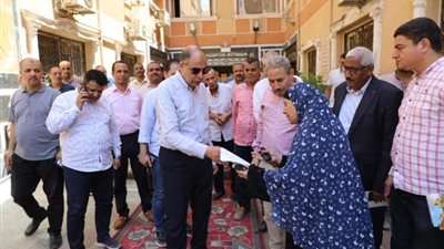 محافظ المنيا: لن يبقى في منصبه من لا يرضى عنه المواطنون