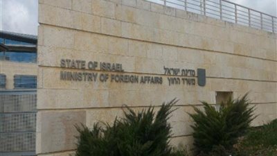استيقظ ضميره.. مسؤول كبير في الخارجية الإسرائيلية يستقيل من منصبه