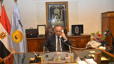 تهنئة محافظ أسيوط للطلاب المتفوقين.. اتصال هاتفي للطلاب الأوائل في الثانوية الفنية