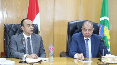 محافظ المنيا للصحفيين : مكتبي مفتوح لكل قلم حر وفكر مستنير