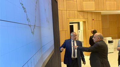 للحد من تخفيف الأحمال.. وزير الكهرباء يتفقد المركز الجديد للتحكم بالطاقة