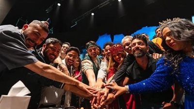 يسرا تحتفل بالنجاح الكبير لمسرحية ” ملك والشاطر ” في السعودية