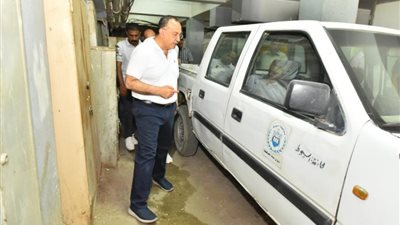 طرق أسيوط.. خطة المحافظ  لتطوير البنية التحتية ورصف الطرق وتحديث المعدات