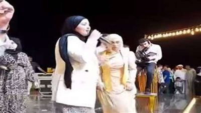 عبير الكاشف توضح سبب احراجها لطالبة في حفل تخرجها