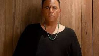 بعد انتشار الشائعات .. تفاصيل الوعكة الصحية للفنان محمد فؤاد ورحلته الطبية