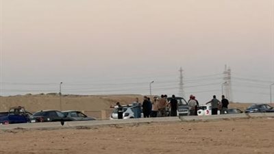 انقلاب سيارة على الطريق السياحي بالجيزة