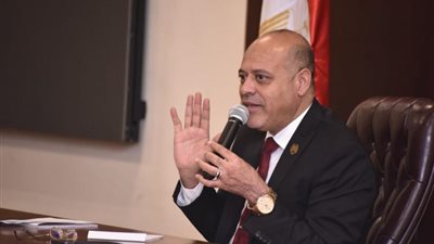 وزير العمل يصدر 10 توجيهات لتوفير خدمات لائقة للمواطنين بالمديريات