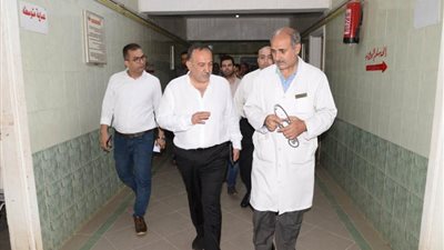 محافظ أسيوط يفاجئ مستشفى أبوتيج النموذجي بعد منتصف الليل