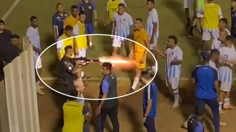 شرطي يطلق النار على