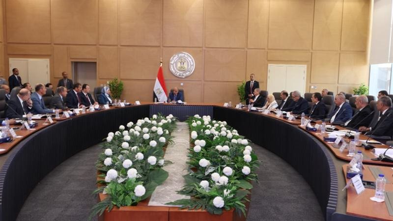 وزير الكهرباء ورؤساء