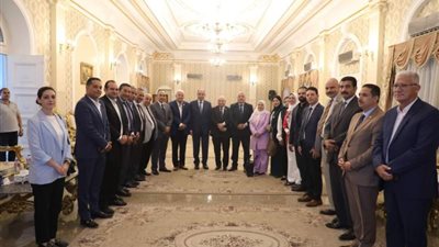 محافظ المنيا يلتقي نواب مستقبل وطن ويؤكد : ”لا نجاح إلا بتعاون الجميع”