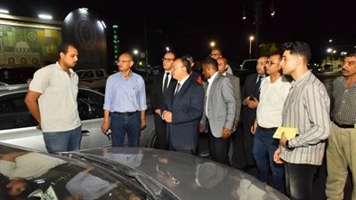 محافظ أسيوط يضبط سيارة ملاكي تقوم بحركات استعراضية على الطريق وتعرض حياة المواطنين للخطر