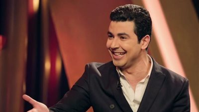 محمد أنور يحكي عن رحلته الفنية من المأساة إلى الضحك