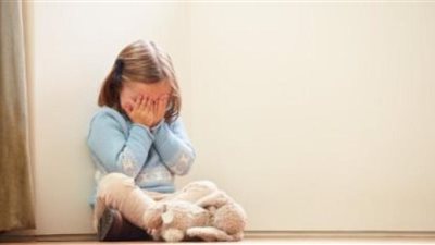 كيف يتعامل طفلك عند تعرضه للتحرش بالمدرسة؟.. بهذه الخطوات