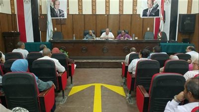 ” تعليم أسيوط ” يناقش آلية توفير الزي المدرسي من ورش التعليم الفني