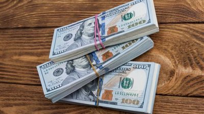 سعر الدولار اليوم في السوق السوداء.. قبل عودة البنوك للعمل