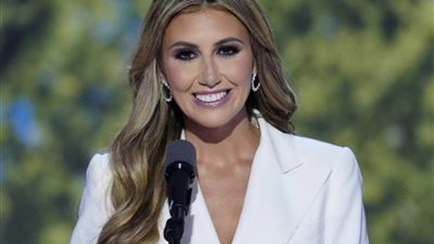 من أصول عربيَة و تتقاضى 3.5 مليون دولار.. من هي ألينا حبة مستشارة حملة ترامب الانتخابية؟