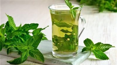 أبرزها البابونج.. إليك مشروبات صحية لتجنب العطش عند استمرار موجه الحر