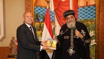 تفاصيل لقاء محافظ القاهرة بـ البابا تواضروس