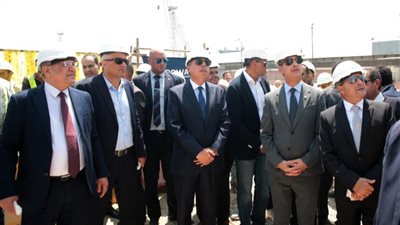 وزير التموين والتجارة الداخلية يتفقد صومعة ميناء غرب بورسعيد