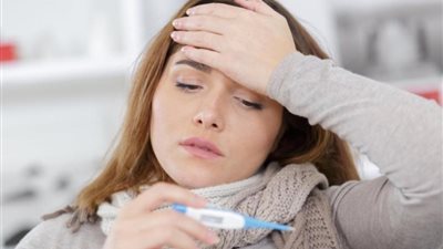 تغيير الطقس وتناول فواكه غير ناضجة.. تعرف على أسباب وأعراض النزلات المعوية