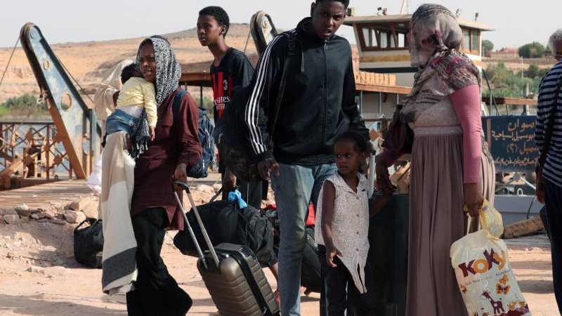 ترحيل السودانيين