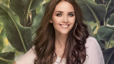 على طريقة النجمات..تعرفي على موضة تسريحات الشعر الصيفية لعام 2024