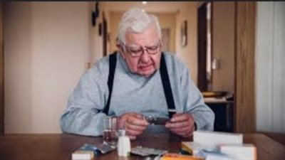 استشاري يقدم طرق التعامل مع كبار السن عند إصابتهم بالبرد في الصيف