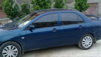 ضبط صاحب سيارة بزجاج فامية ولوحات غير رسمية بالإسكندرية 