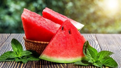 في اليوم العالمي للبطيخ 2024.. ماذا يحدث لجسمك عند تناول يوميا؟