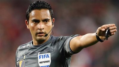 الهندوراسي سعيد مارتينيز.. معلومات مثيرة عن حكم مباراة مصر وفرنسا ؟ 