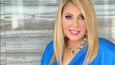 نادية الجندي تثير الجدل بسبب إطلالتها العارية.. أخرها في حفل Joy Awards 